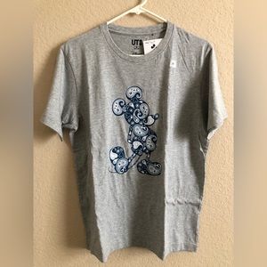 NWT UNIQLO Disney “Mickey Stands” Collection UT Graphic Tee Gray Size Medium